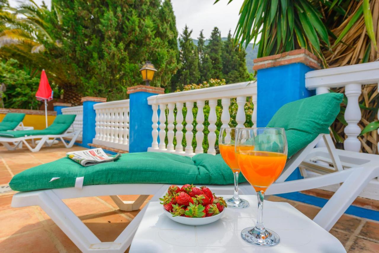Casa Jardín del Olivar con Piscina privada Alcaucín Exterior foto